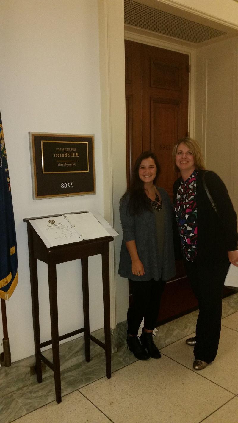 In OT 109 students learn about the rule of legislation and advocacy as it relates to the profession of OT.  In September 2016, these students and faculty attended OT Hill Day in Washington D.C. 倡导OT领域的发展.